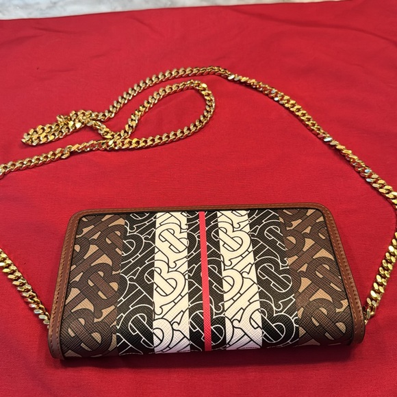 Burberry Logo Women's PVC
Leather Chain/Shoulder Wallet Brown,Multi... BF570741 - Picture 8 of 9